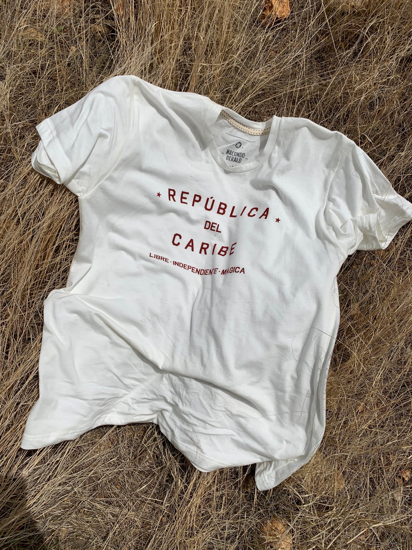 PRE VENTA - CAMISETA REPÚBLICA DEL CARIBE BLANCA