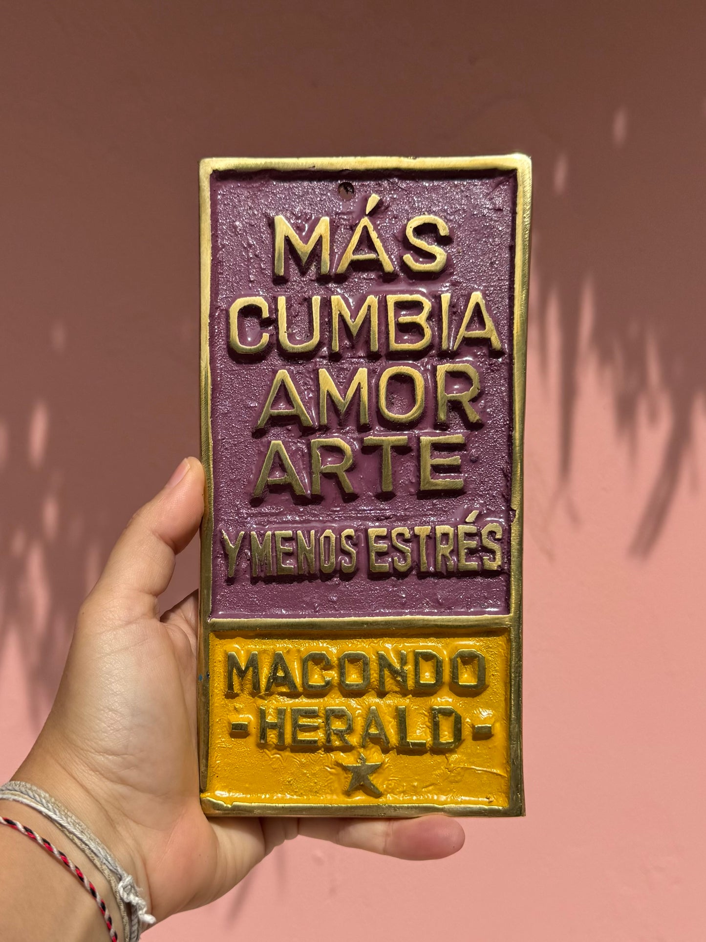PLACA MÁS CUMBIA/GOLD