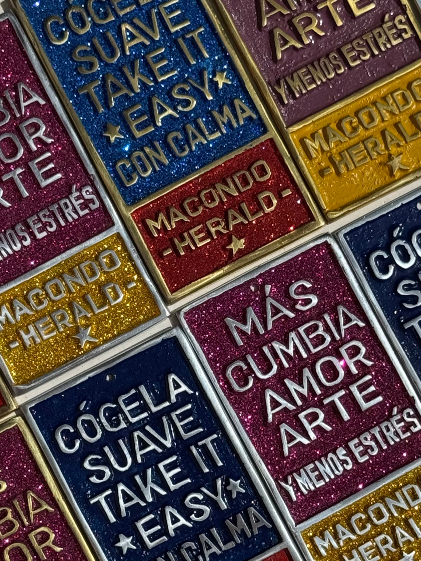 PLACA MÁS CUMBIA/GOLD